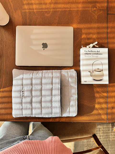 funda laptop/ipad polka dots blanco
