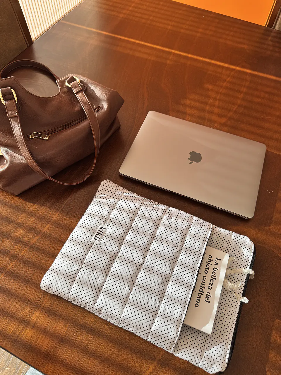 funda laptop/ipad polka dots blanco 2