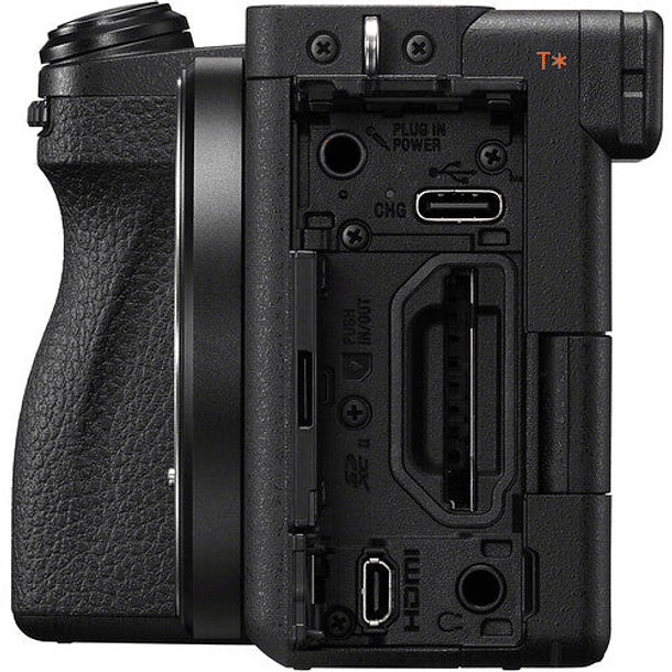 Cámara Sony A6700 + Lente 18-135mm 4