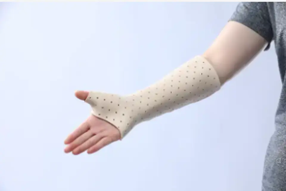 INMOVILIZADOR DE MUÑECA Y PULGAR ESPIGA (TIPO SIMPLE) TERMOPLÁSTICO PRECORTADO LISTO PARA MOLDEAR 2
