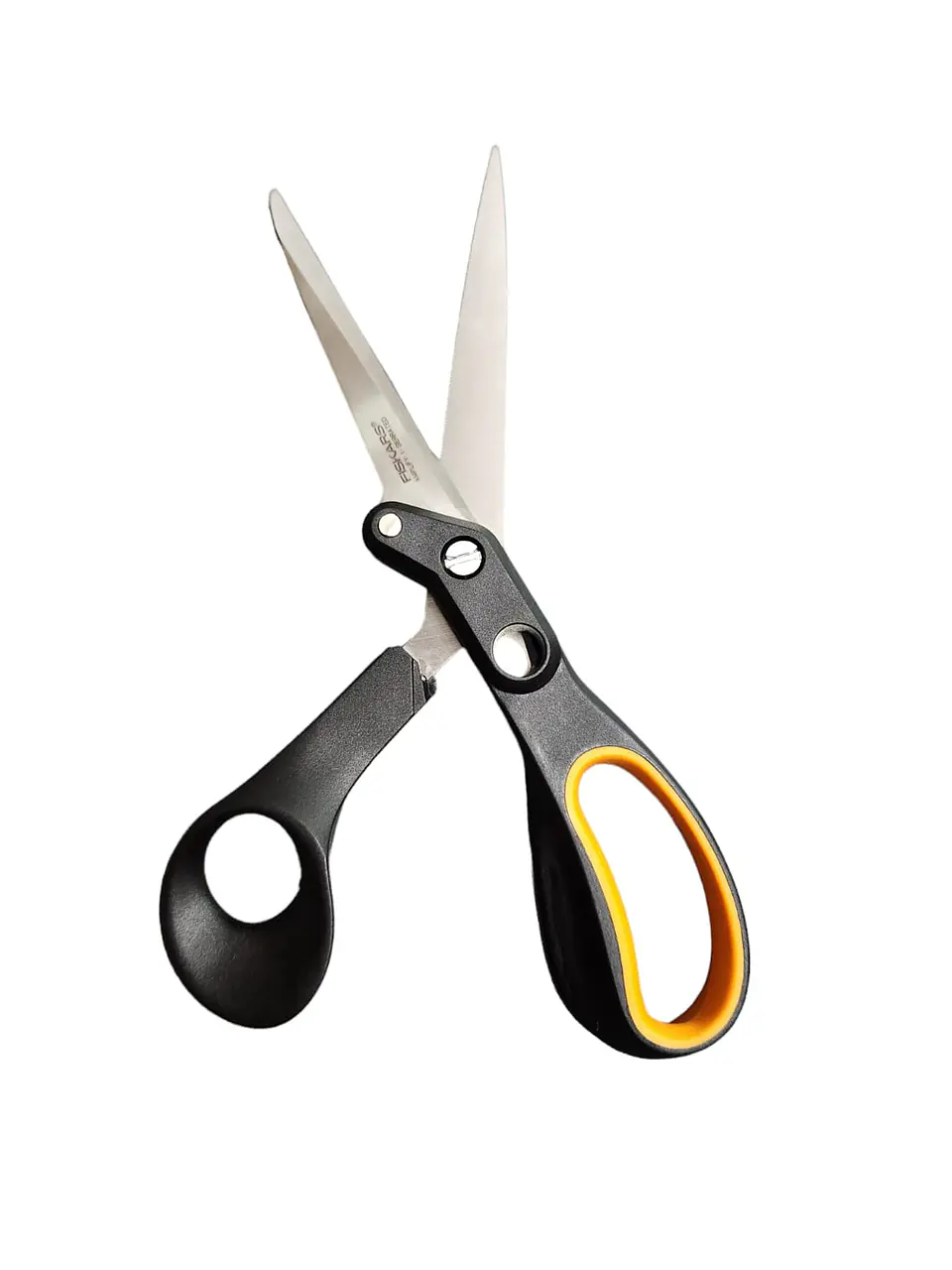 TIJERAS PARA TELAS COMPRESIVAS FISKARS AMPLIFY DENTADAS 1