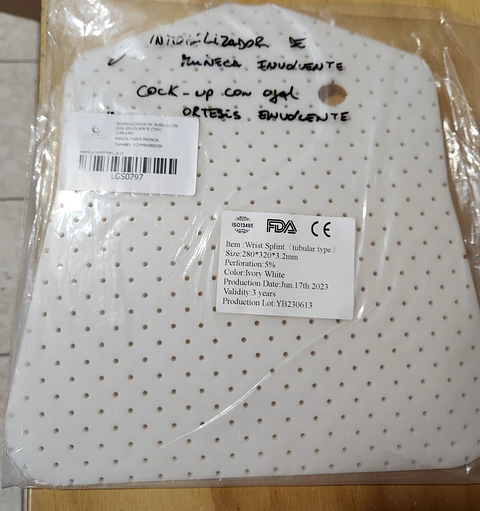 INMOVILIZADOR DE MUÑECA CON OJAL ENVOLVENTE (TIPO TUBULAR ) TERMOPLÁSTICO PRECORTADO LISTO PARA MOLDEAR