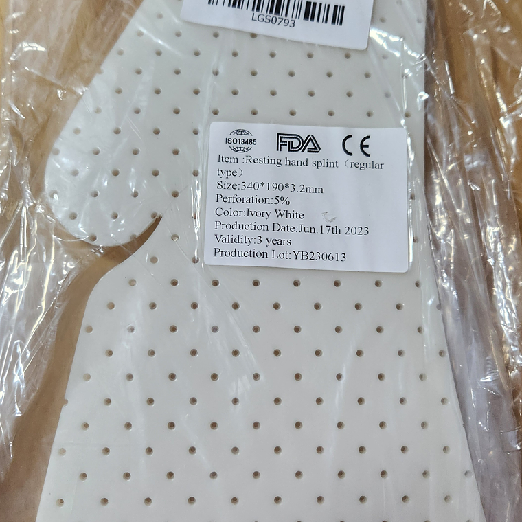 PALMETA DE REPOSO PULGAR EN OPOSICIÓN (TERMOPLÁSTICO PRECORTADO LISTO PARA MOLDEAR) 1