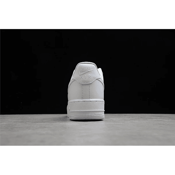 Air Force 1 triple white 3