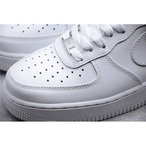 Air Force 1 triple white 4