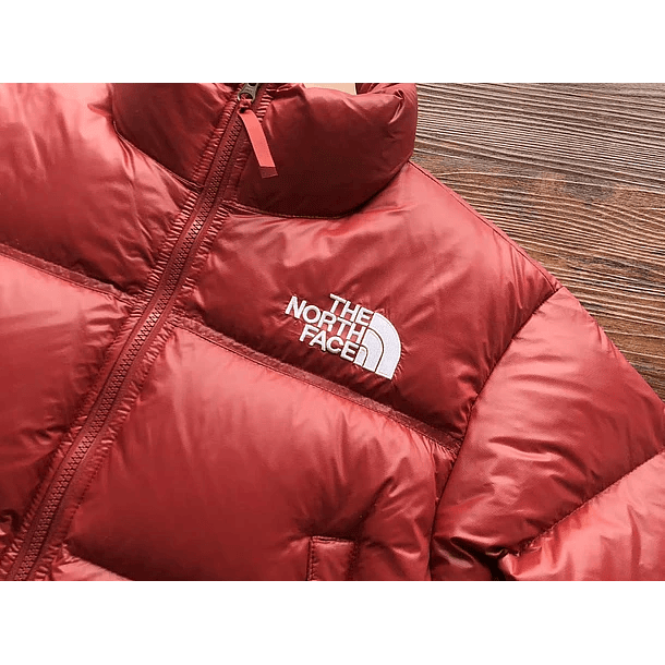 Chaqueta The north face nuptse mujer roja efecto cuero 7