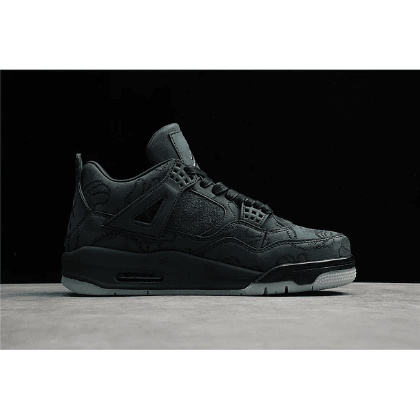 Jordan retro 4 x Kaws black 2