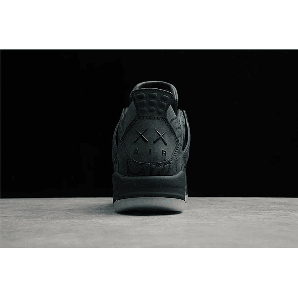 Jordan retro 4 x Kaws black 4