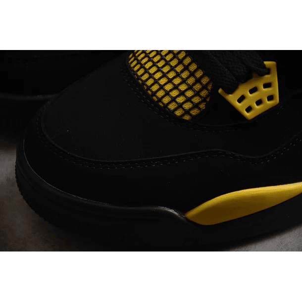 Jordan retro 4 thunder 6