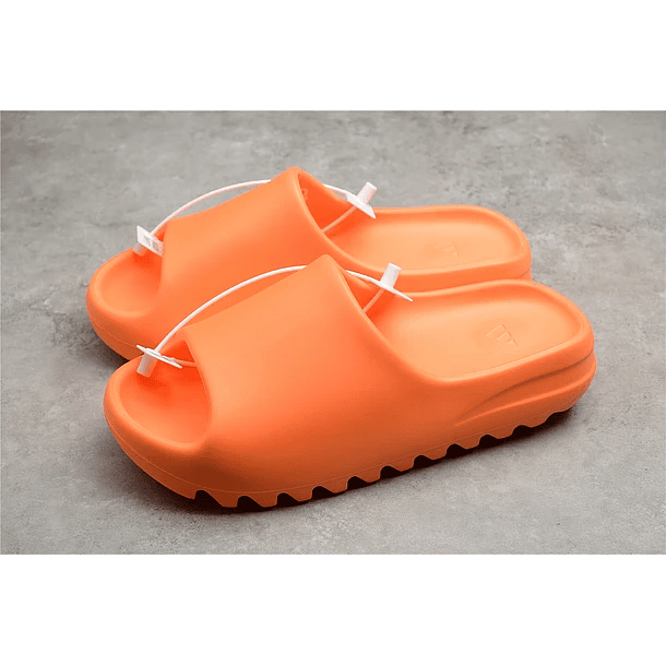Yeezy Slide enflame orange 1