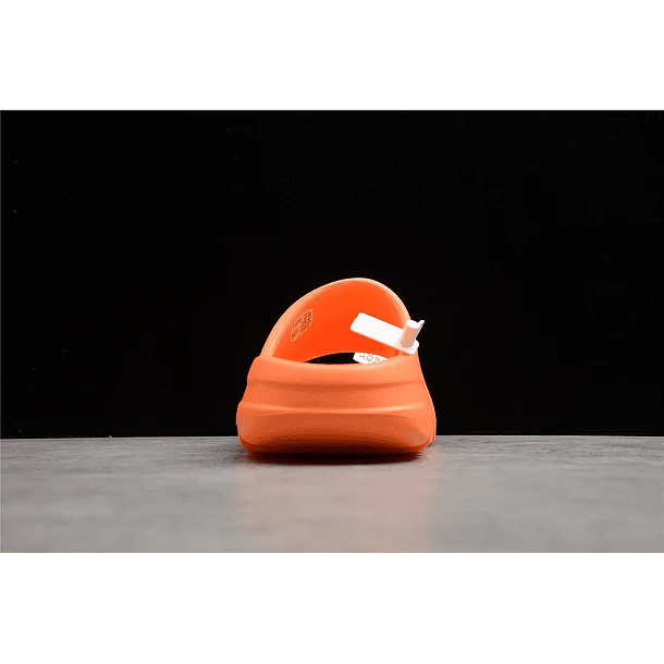 Yeezy Slide enflame orange 3