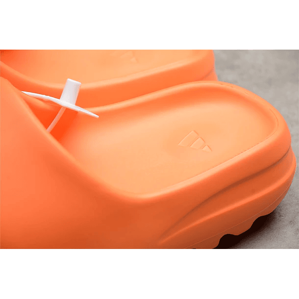 Yeezy Slide enflame orange 4