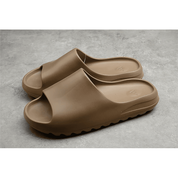 Yeezy Slide kakhi 1