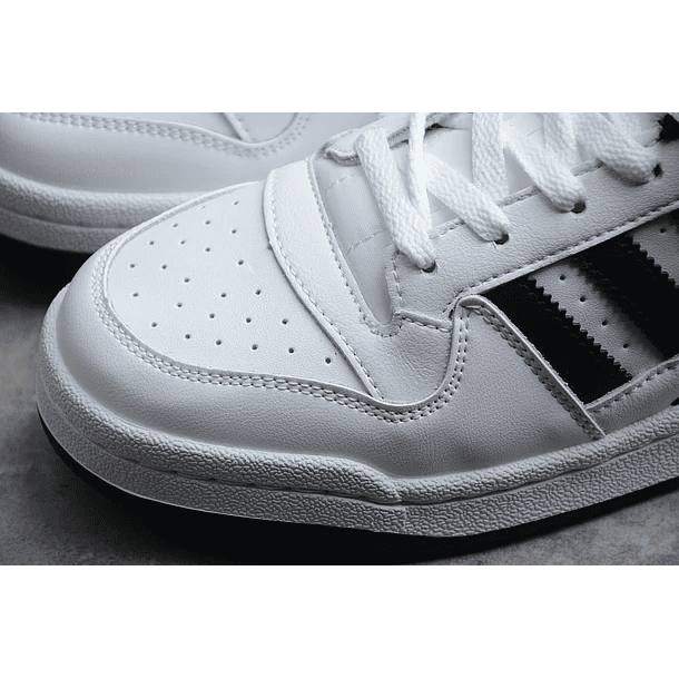 Adidas Forum black & white 5