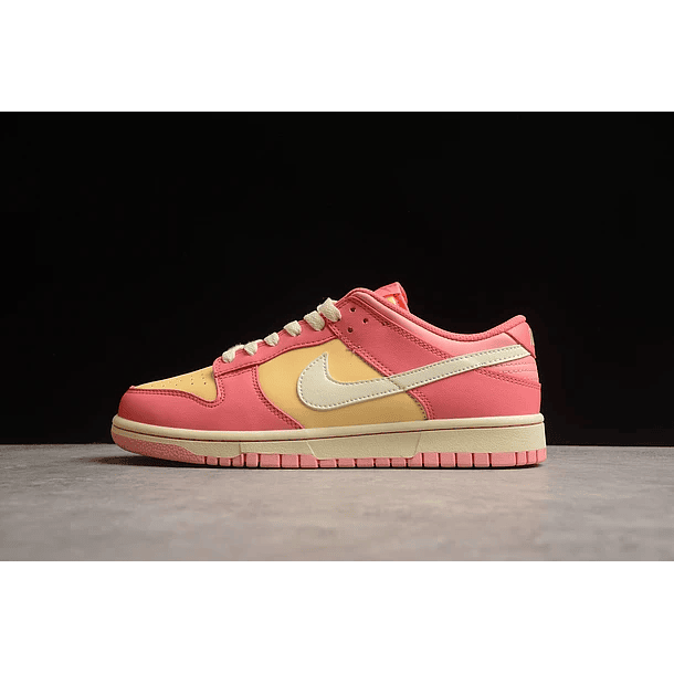 Dunk low strawberry peach 1