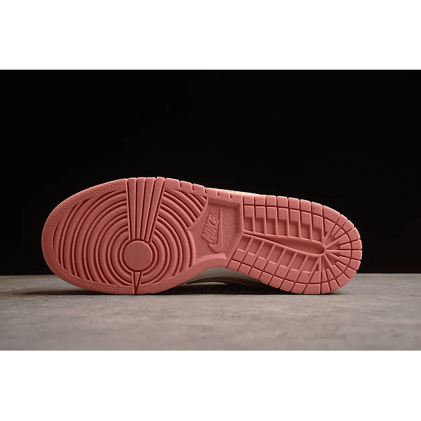 Dunk low strawberry peach 3