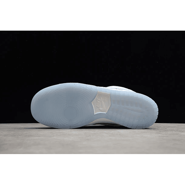 Dunk low SB white ice 3