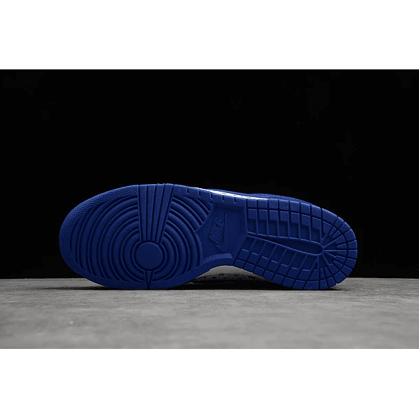 Dunk low sb supreme royal blue 3