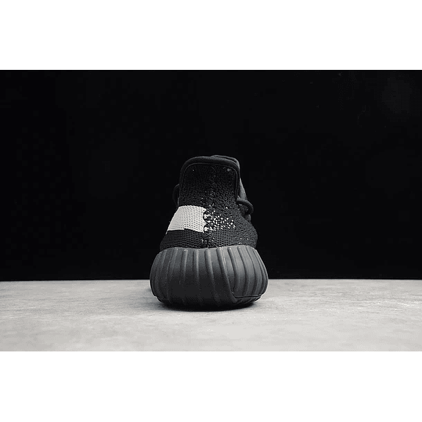 Yeezy boost 350 v2 oreo 4