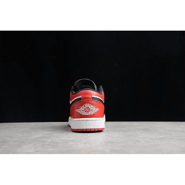 Jordan 1 low bred toe 3
