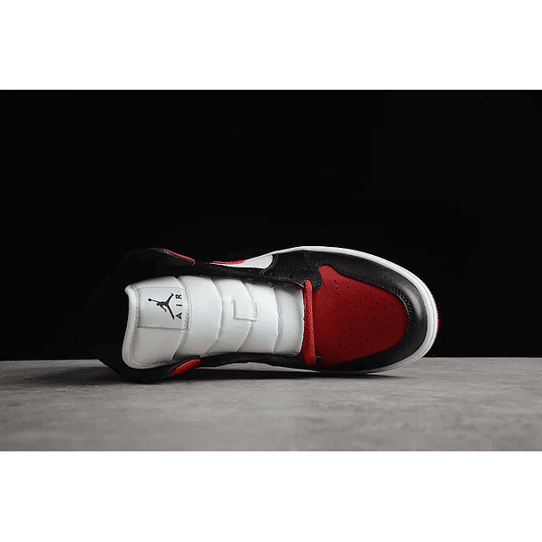 jordan 1 mid Alternate Bred toe 3