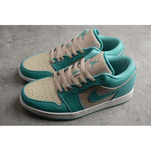 Jordan 1 low Cyan 4