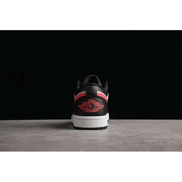 Jordan 1 low siren red 3