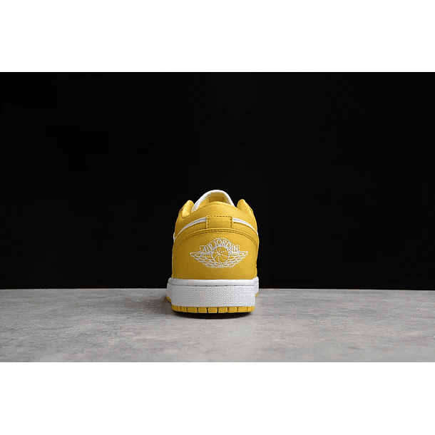 Jordan 1 low pollen 3