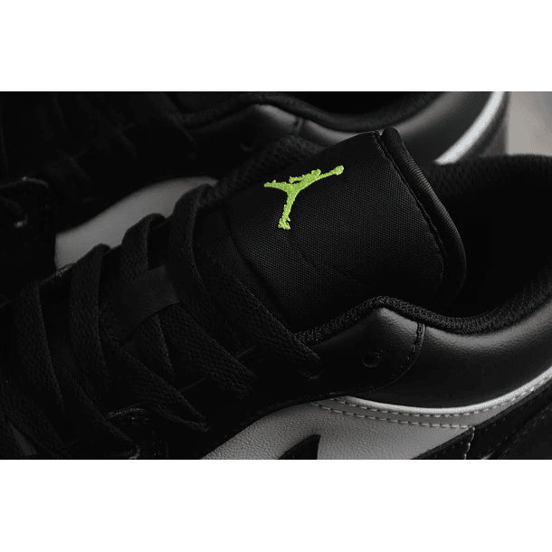 Jordan 1 low panda verde neon 5