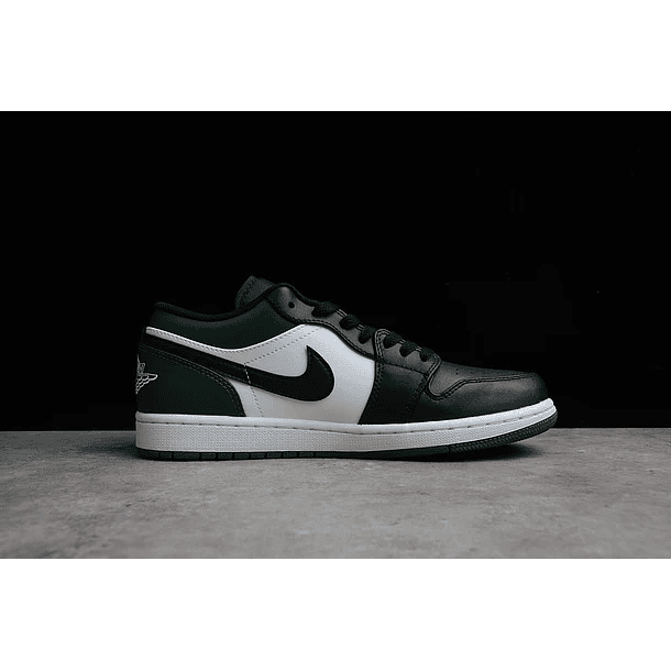 Jordan 1 low green toe 2
