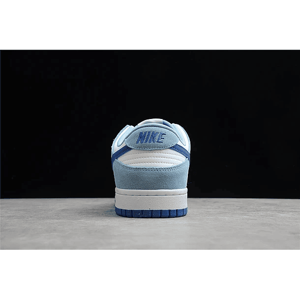 Dunk low SB ligiht blue dark blue 4