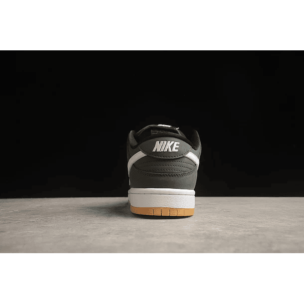 Dunk low sb black gum 4