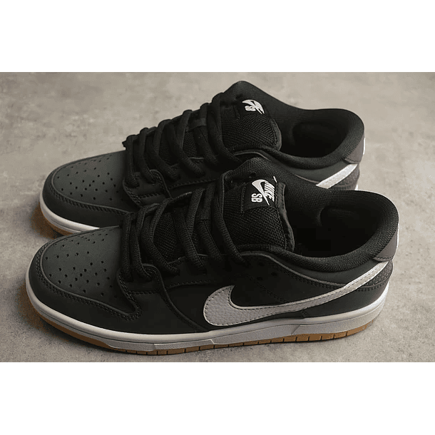 Dunk low sb black gum 5