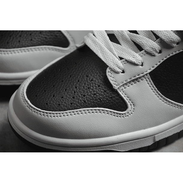 Dunk low reverse grey panda 6