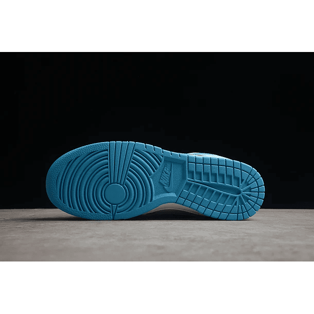 Dunk low pure platinum blue lighting 3