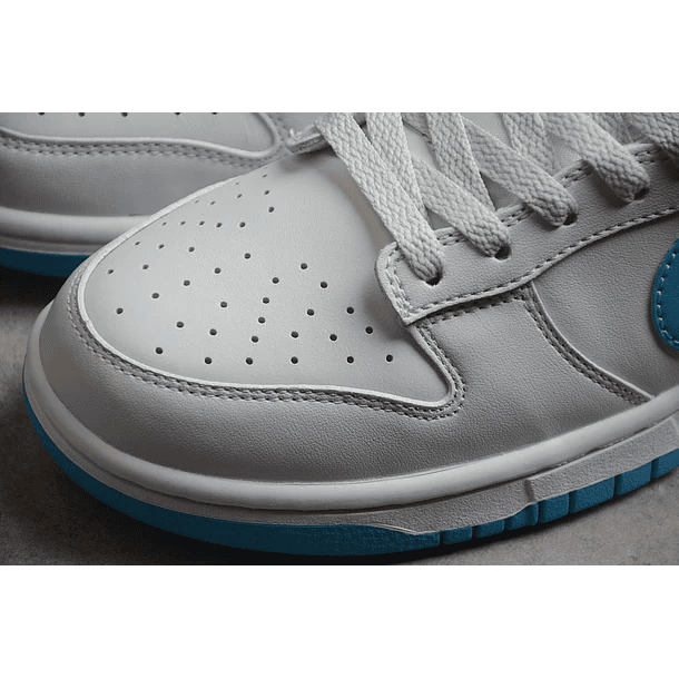 Dunk low pure platinum blue lighting 6