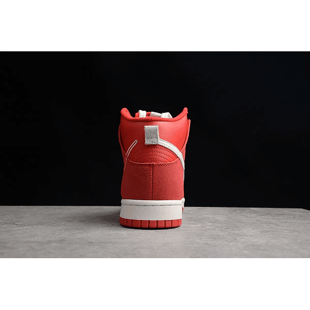 Dunk high first use red 4
