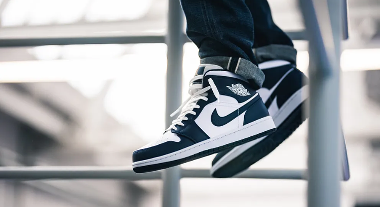 Jordan 1 Mid