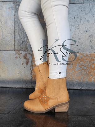 BOTÍN CAMEL TACHAS