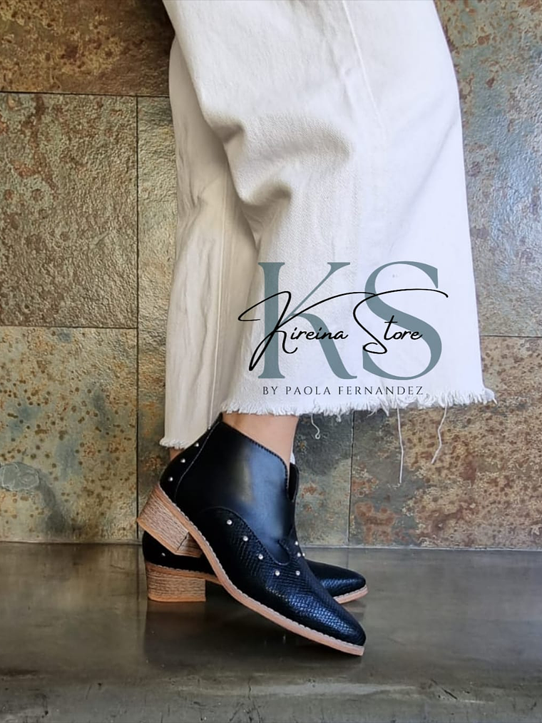 CAMPERO BLACK TACHAS 1