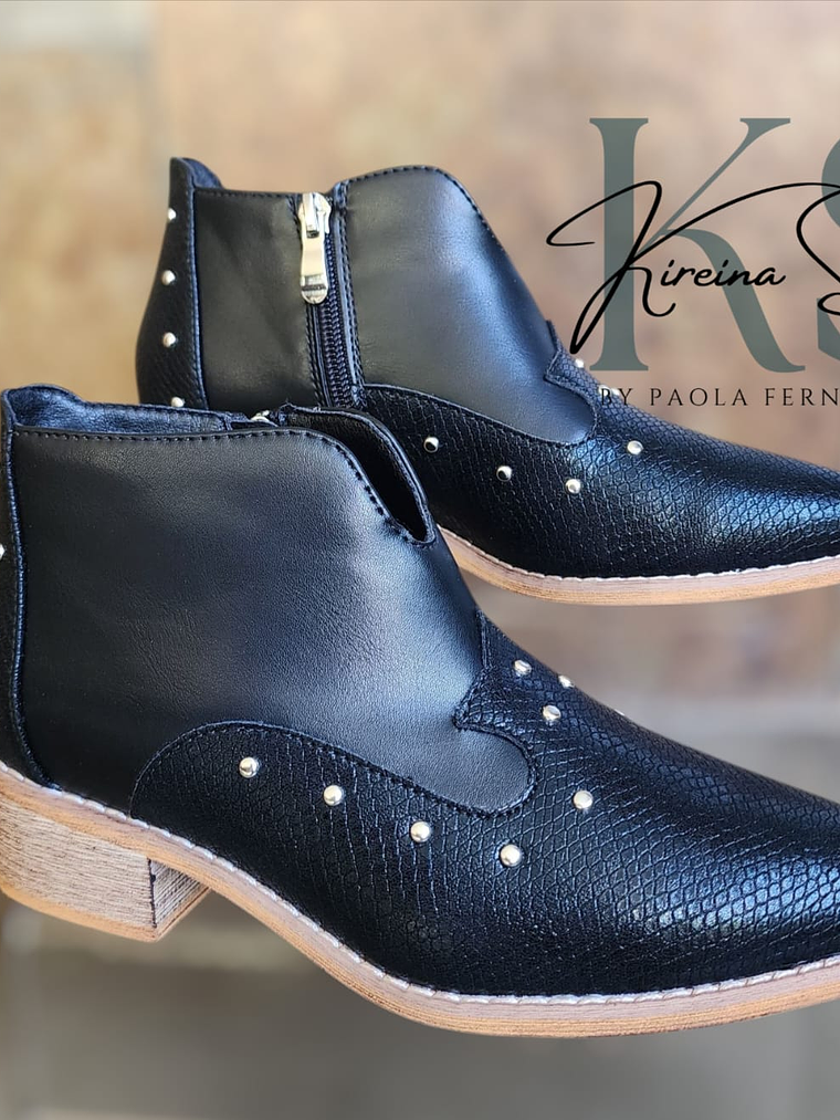 CAMPERO BLACK TACHAS 2