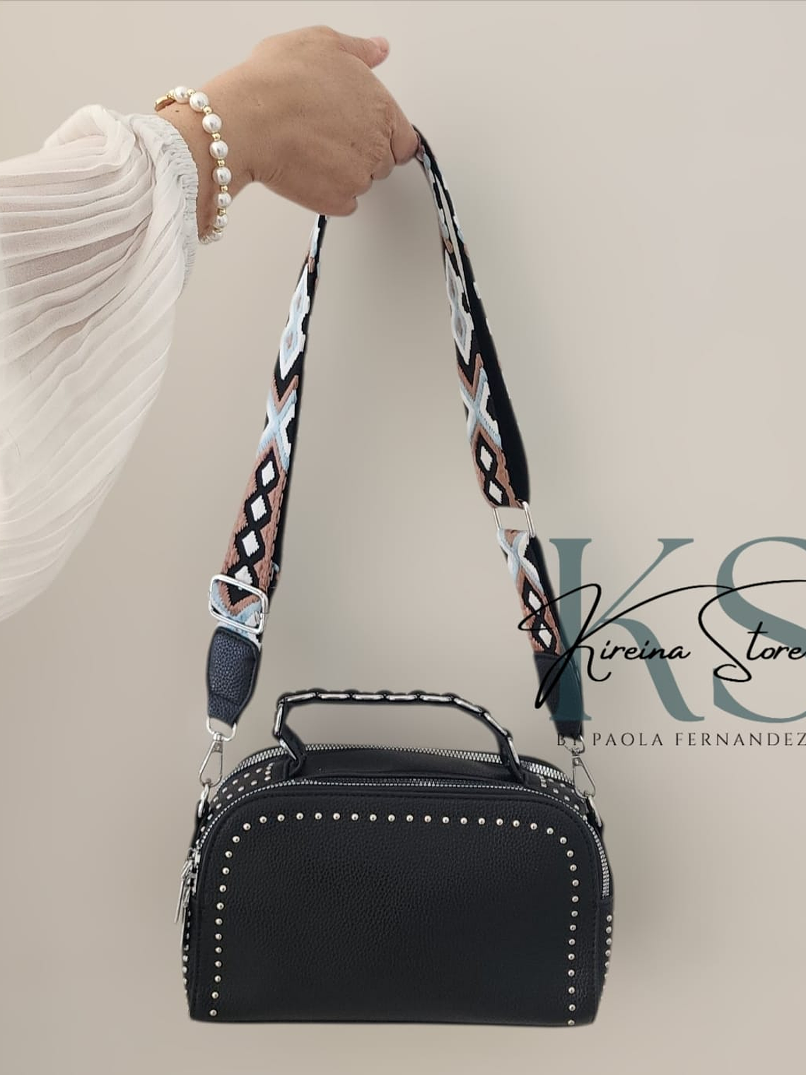 BANDOLERA NEGRA TACHAS 1