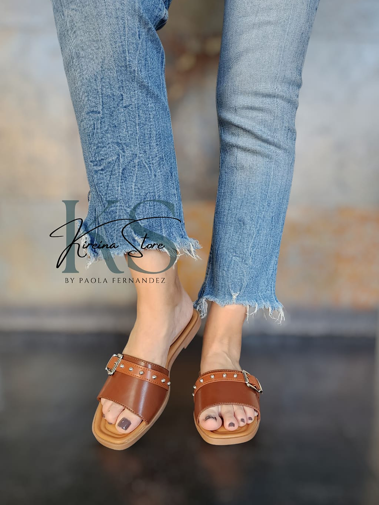 SANDALIA BROWN HEBILLA TACHAS 2