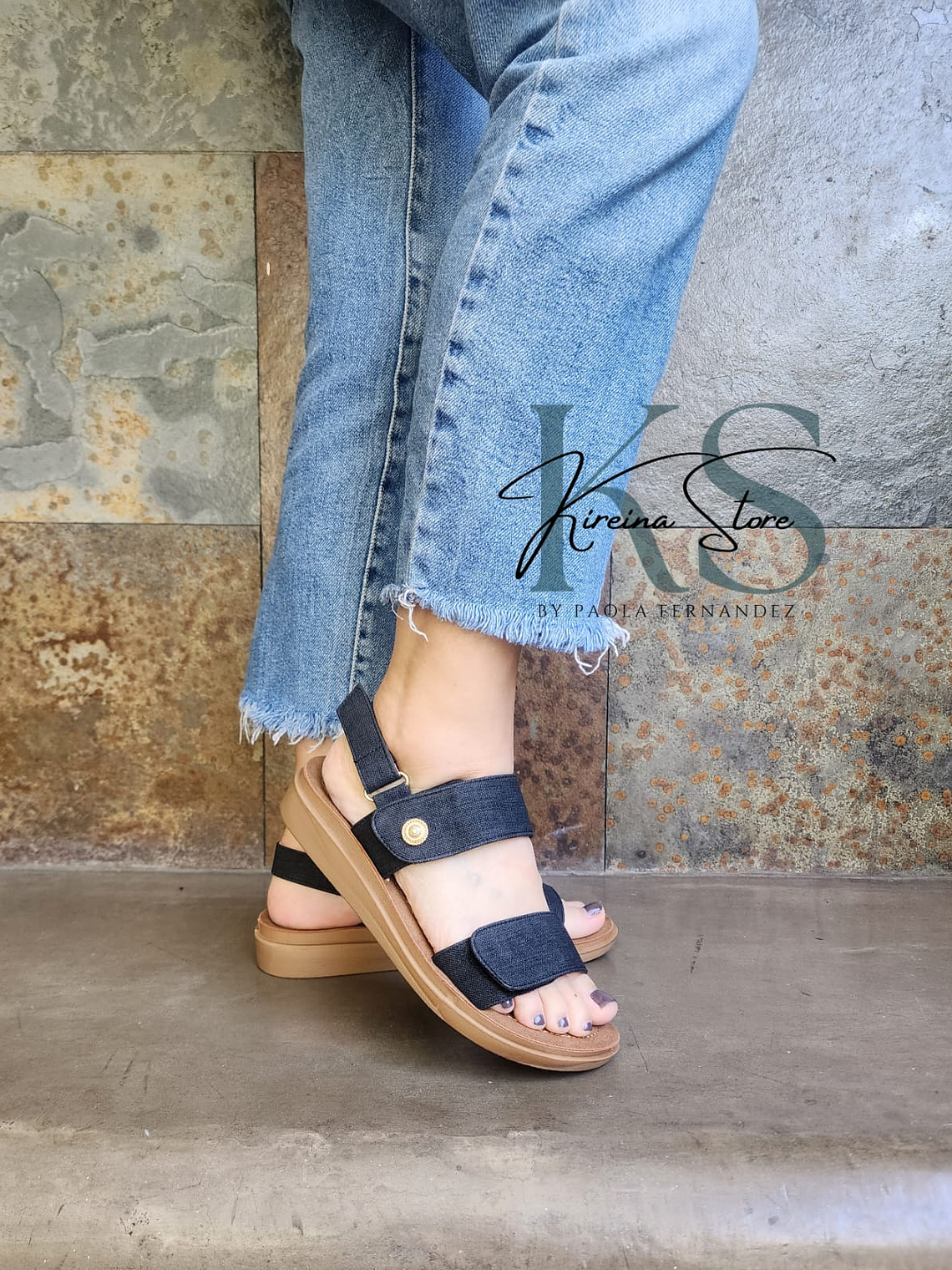 SANDALIA NEGRA VELCRO 1