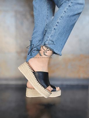 SANDALIA NEGRA (PLANTA YUTE)