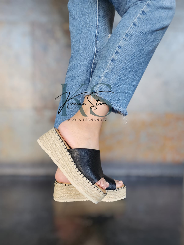 SANDALIA NEGRA (PLANTA YUTE) 1