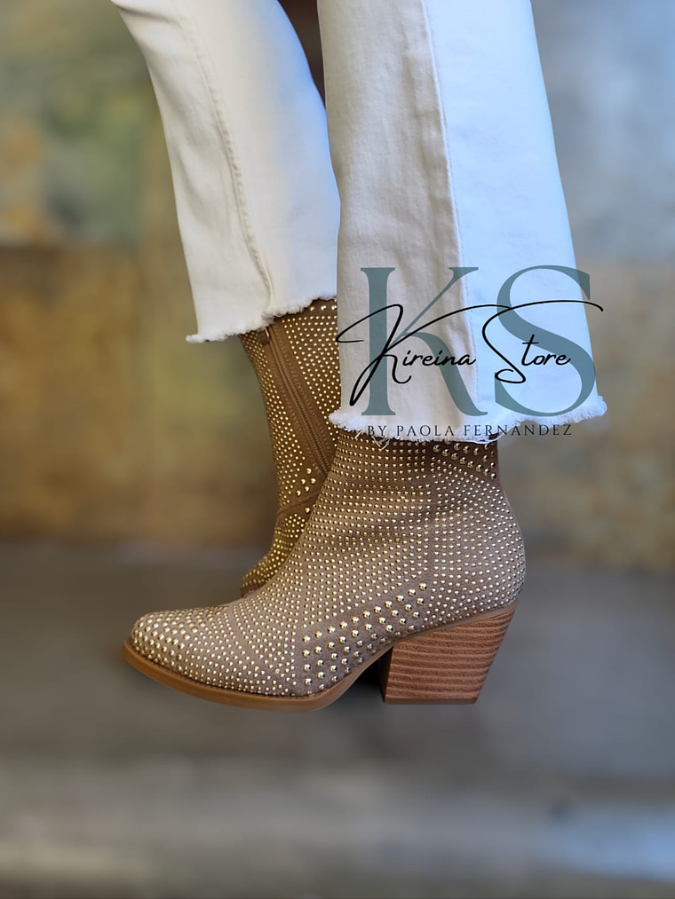 BOTÍN CAMEL FULL TACHAS 1