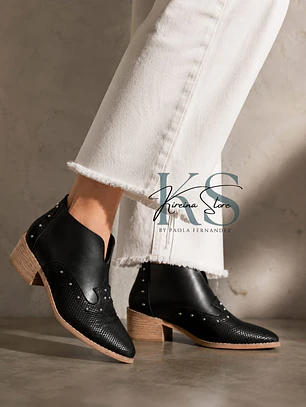 CAMPERO BLACK TACHAS