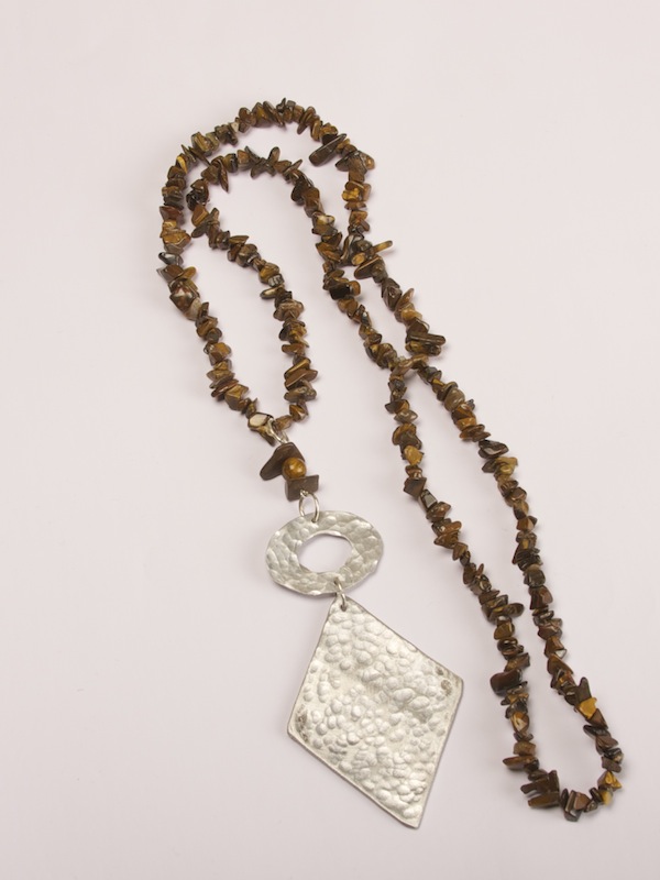 Collar Piwen piedras y aluminio