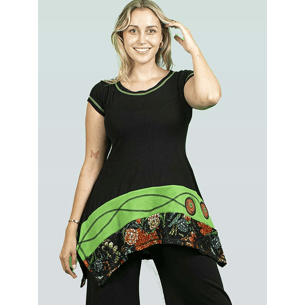 Polera Mahuida negro verde 5